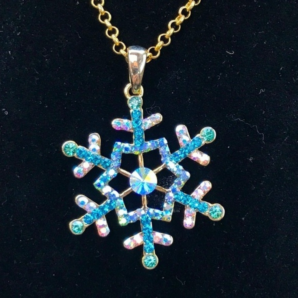 Snowflake Necklace - Picture 1 of 2